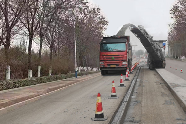 攤鋪機(jī)出租之后施工中的注意事項